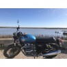 Royal Enfield in the middle of the Camargue in Aigues Mortes in the company of pink flamingos. You too, come and rent it!