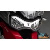 La Triumph Tiger 900 GT possède des phares à LED puissants et performants pour des balades en Provence durant les soirées d'été